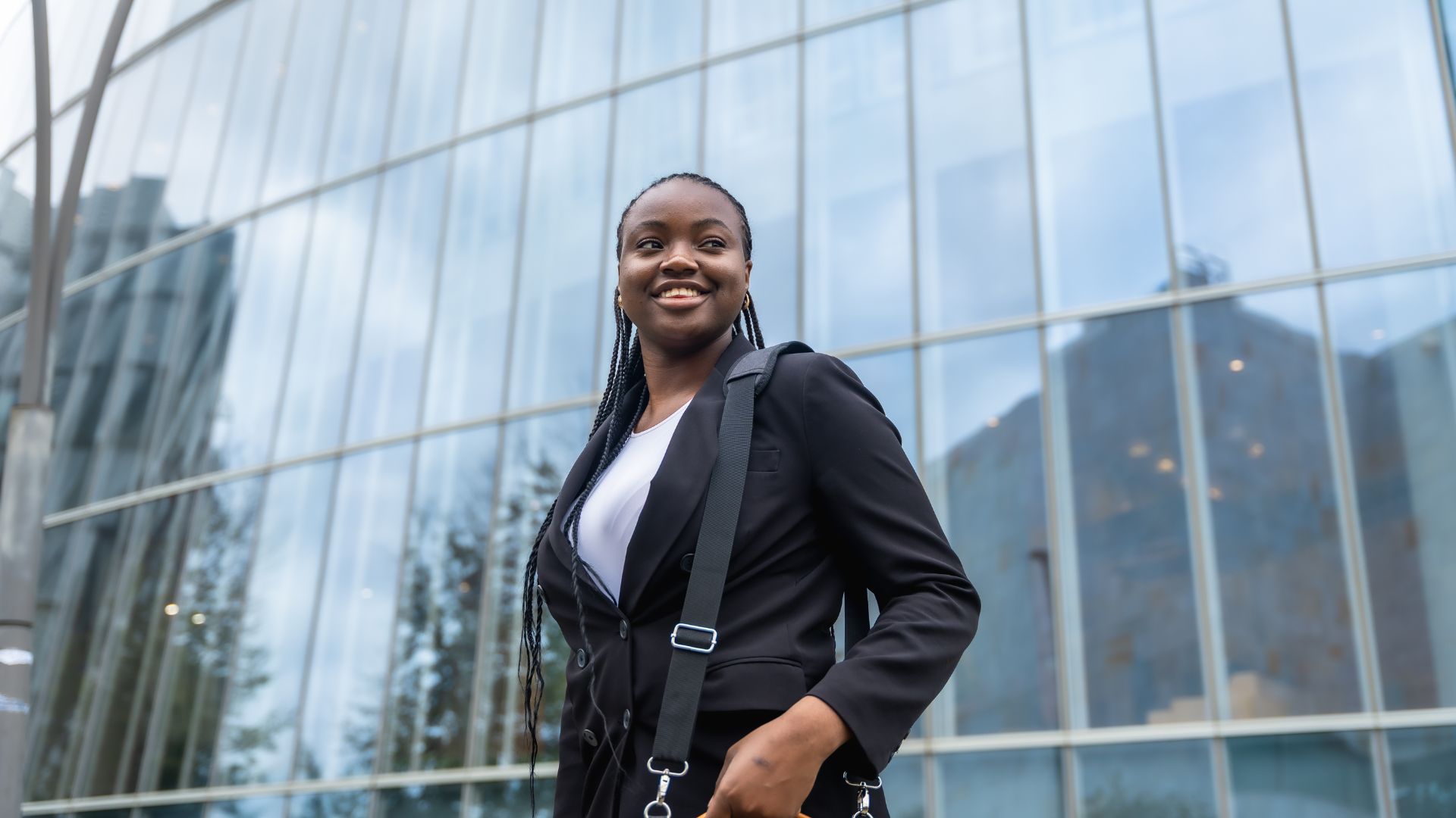 Appel à candidatures ouvert_Académie Africaine des Femmes en Leadership ...